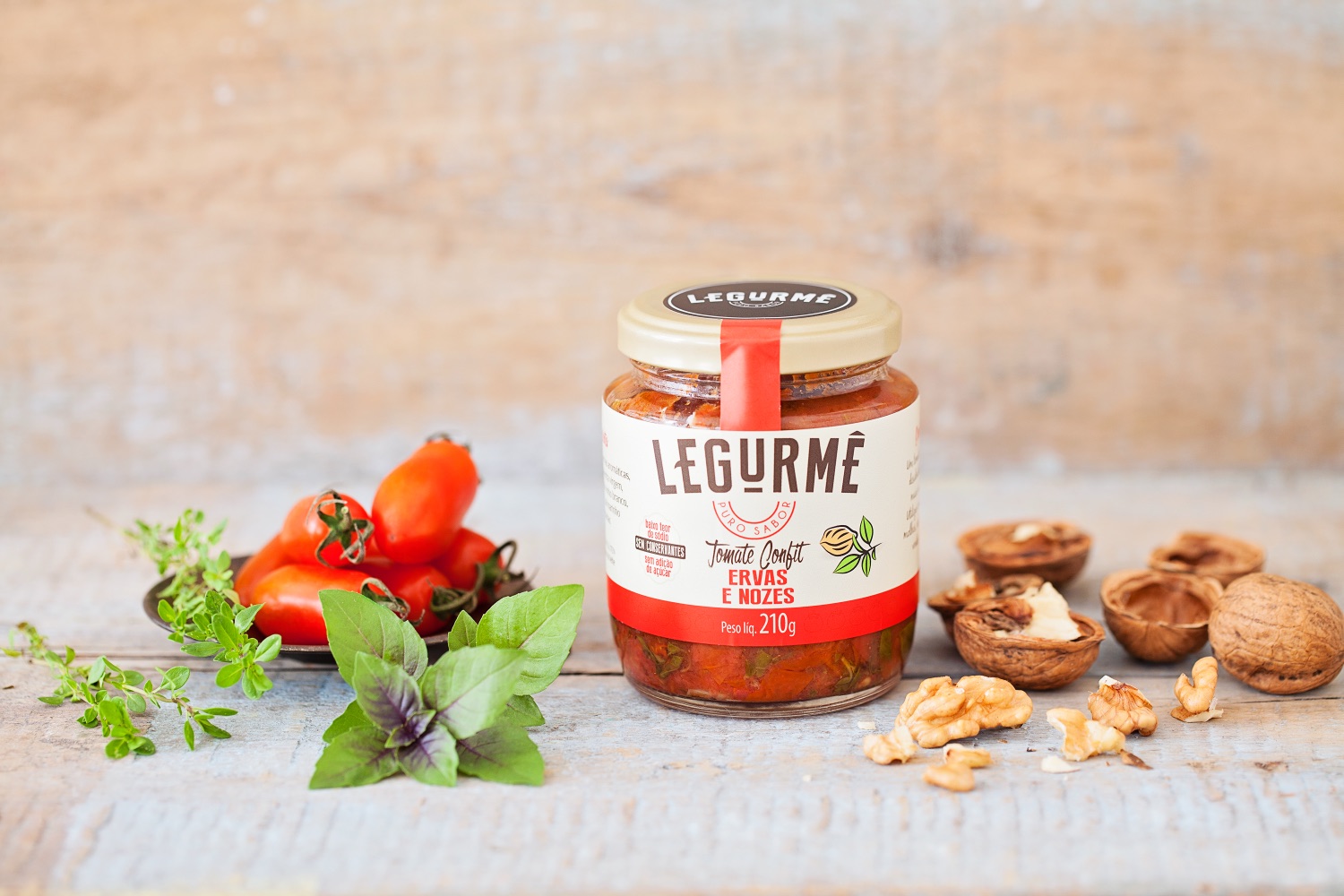 LEGURMÊ Tomato Confit jar with walnuts, packaging by INDUSTRIA